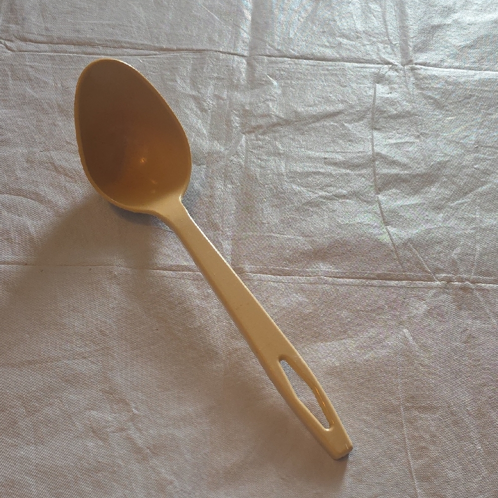 Tailor Made Products Vintage Plastic‎ Serving Spoon Ladle Beige Almond 10.5"